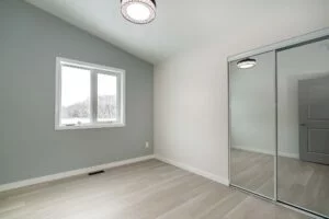 Portfolio 14 modern-bedroom-with-mirrored-closet-trade-grade-painting